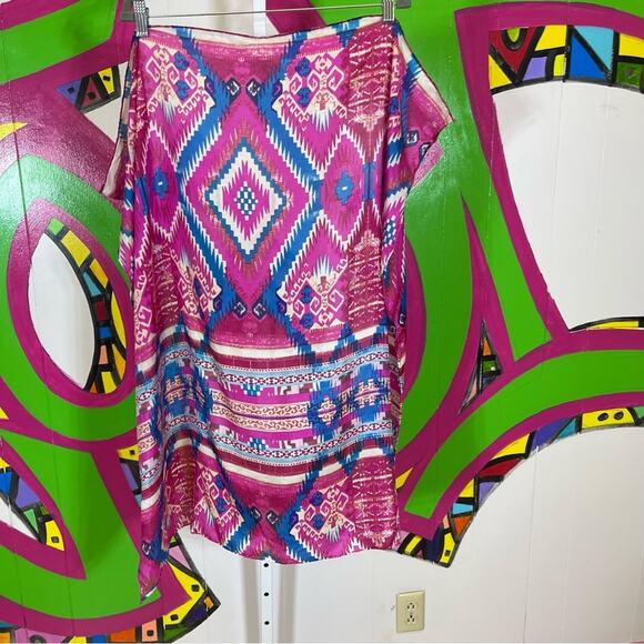 Western Themed Silky Neck Tie, 33" by 34". In excellent condition! - Picture 3 of 3